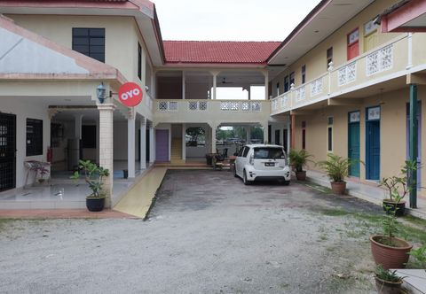 Exterior OYO 90018 River Village Hotel