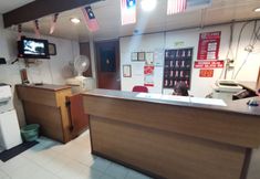 Lobby 2 OYO 89817 Hotel Sura
