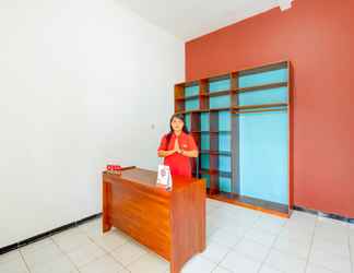 Lobby 2 OYO 3193 Pondok Cinta Syariah