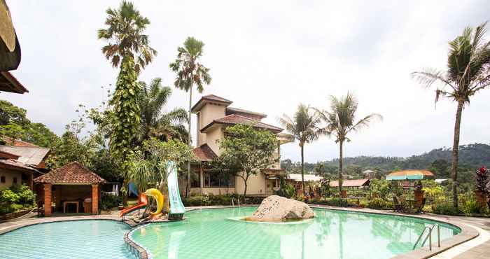 Swimming Pool OYO 3396 Sun Garden Resort