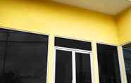 Exterior 4 UROOMS Tanah Abang