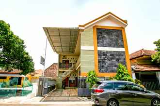 Exterior 4 OYO 3356 Griya Juanda Syariah