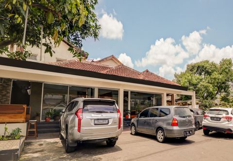 Bên ngoài OYO 3341 Ten Guest House Near Hermina Pasteur Hospital