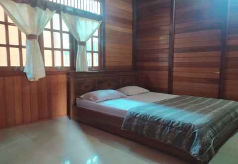 Bedroom OYO 3383 Roemah Kayu Saragan Syariah