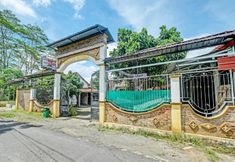 외관 2 OYO 3355 Residence Syariah Asyuban