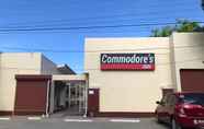 Bangunan 2 Commodore’s Inn