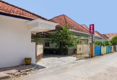 Exterior 4 OYO 3027 Griya Temenggungan Syariah