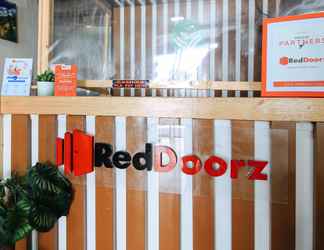 Lobby 2 RedDoorz near OWWA Pasay