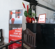 Lobby 4 RedDoorz Plus @ Villa Gloria Taguig