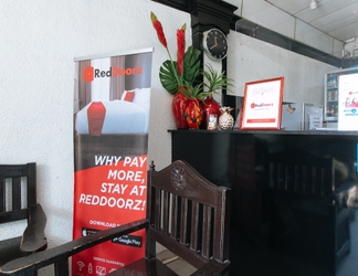 Lobi 2 RedDoorz Plus @ Villa Gloria Taguig