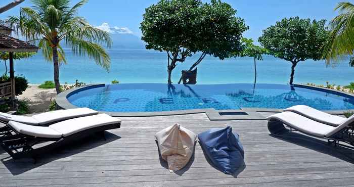 Kolam Renang Blue Harbor Beachfront Villas & Resto Nusa Penida