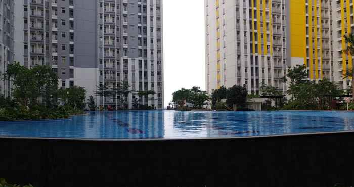 Swimming Pool Minimalist Studio Apartment @ Springlake Summarecon By Travelio