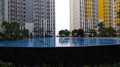 Swimming Pool 4 Minimalist Studio Apartment @ Springlake Summarecon By Travelio