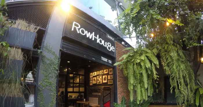 Bên ngoài Row Hou8e Hostel