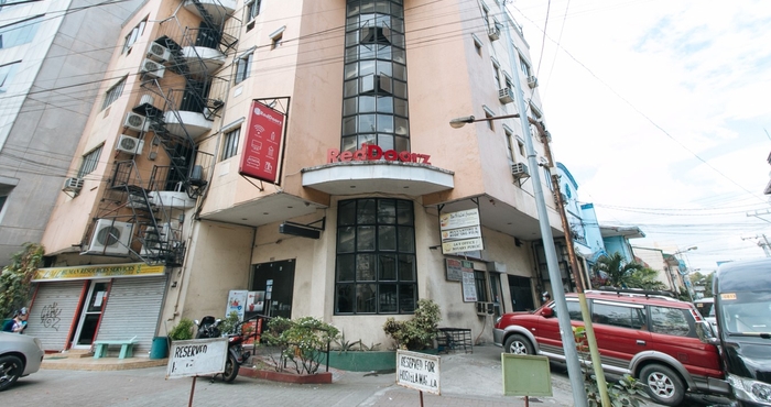 Exterior RedDoorz near Quirino Station