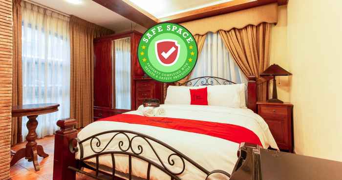 Bedroom RedDoorz near SM San Lazaro Manila