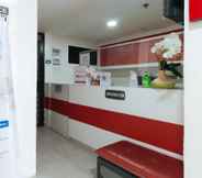 Lobby 5 RedDoorz @ DBuilders Rooms Bangkal Makati