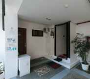 Lobby 4 RedDoorz @ DBuilders Rooms Bangkal Makati