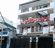 Exterior 3 RedDoorz @ DBuilders Rooms Bangkal Makati