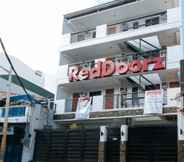 Exterior 3 RedDoorz @ DBuilders Rooms Bangkal Makati