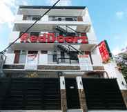 Exterior 2 RedDoorz @ DBuilders Rooms Bangkal Makati