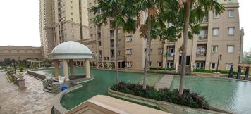 สระว่ายน้ำ 4 Cozy 3BR @ Grand Palace Kemayoran Apartment By Travelio