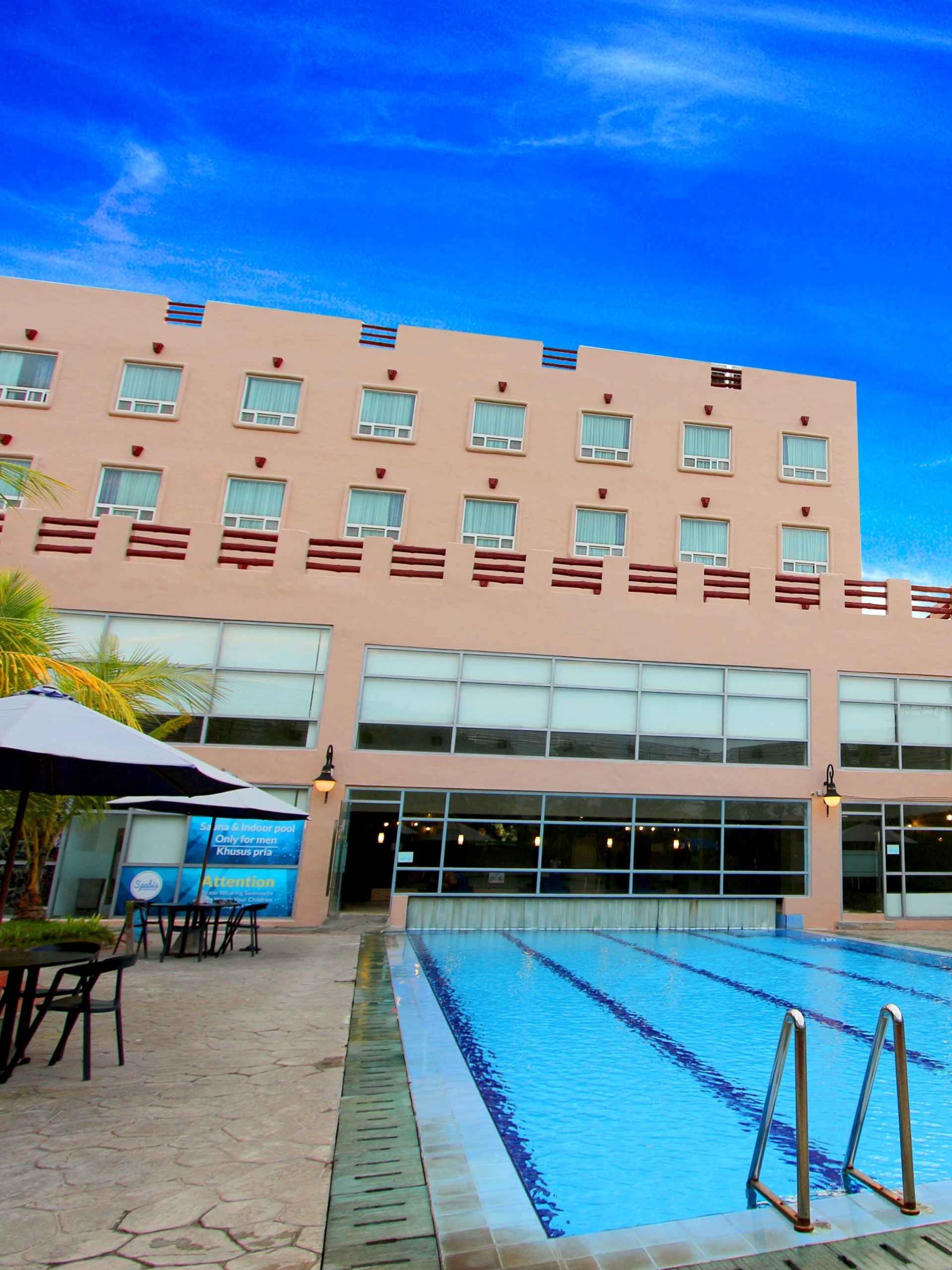 Swimming Pool Forbis Hotel