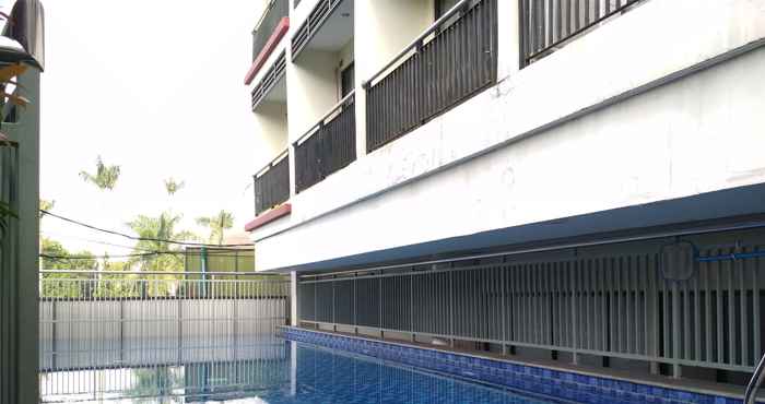 สระว่ายน้ำ Studio Apartment at Beverly Dago near ITB By Travelio