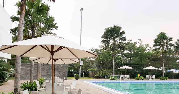 Swimming Pool Stylish Studio Aeropolis Tangerang By Travelio