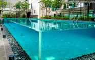 Swimming Pool 2 Resort Hostel In City