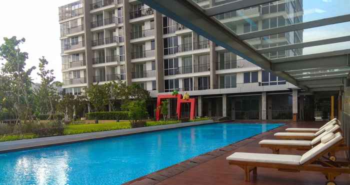 Swimming Pool Best 1BR Apartment at Lexington Residence By Travelio