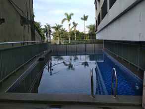 Swimming Pool 4 Simple & Artsy Studio at Beverly Dago Apartment By Travelio