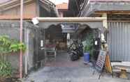 Luar Bangunan 5 OYO 3694 Gong Corner Guest House 2