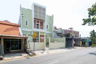 Exterior 4 OYO 3706 Griya Tentrem Syariah