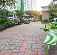 Lobby 3 Comfy 1BR Green Pramuka Apartment By Travelio