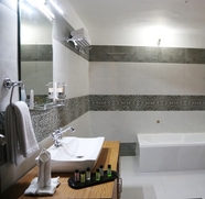 In-room Bathroom 5 JK Rooms 126 Hotel Parashar Legacy