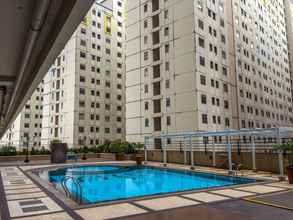 Kolam Renang 4 Studio Best Deal Grand Emerald Apartment By Travelio