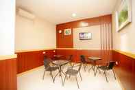 Bar, Kafe, dan Lounge DELI HOMESTAY