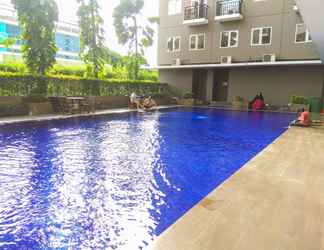 Kolam Renang 2 Studio Room Minimalist at Sunter Park View Apartment By Travelio