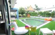 สระว่ายน้ำ 2 Rainy The Pool Sattahip