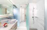 In-room Bathroom 3 iclub AMTD Sheung Wan Hotel