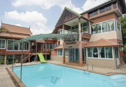 สระว่ายน้ำ Raknatee Resort