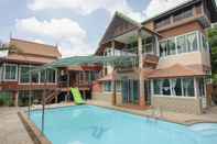 Swimming Pool OYO 402 Raknatee Resort