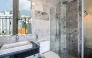 Phòng tắm bên trong 6 Trang Tien Apartment 