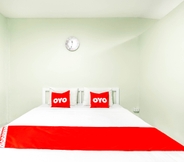 Bedroom 6 OYO 722 I Oun Inn