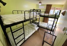 침실 2 Mon Hostel