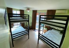 침실 3 Mon Hostel