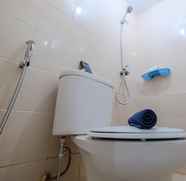 In-room Bathroom 5 2BR Cozy at Green Palace Kalibata City Apartment By Travelio