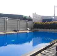 Swimming Pool 2 Studio Room @ Tifolia Apartment near Kelapa Gading By Travelio