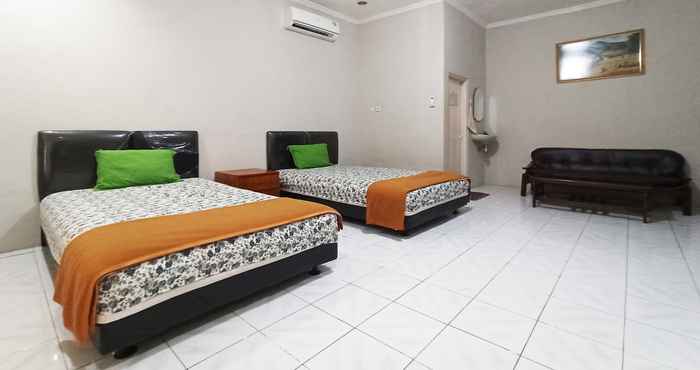 Bedroom OYO 3761 Djayatama Guest House Syariah